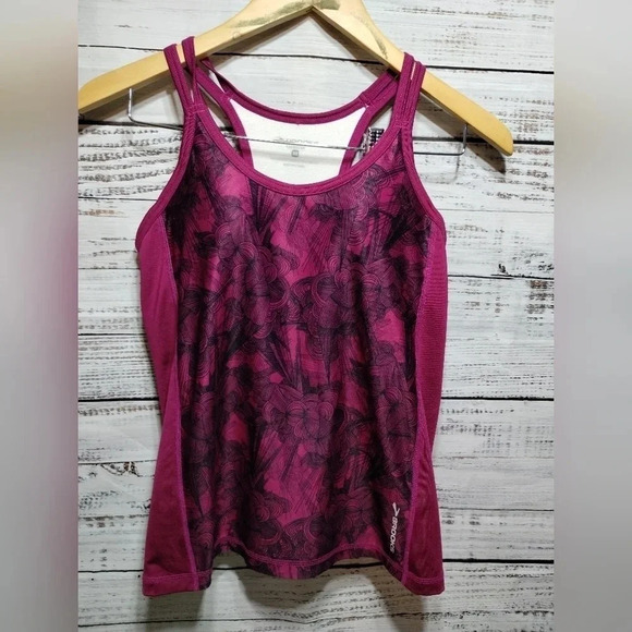 Brooks Equilibrium Top Plum size Medium Active Athletic Running‎ Built In Bra - Picture 1 of 5